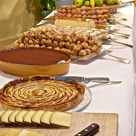 Отель Historic Falken